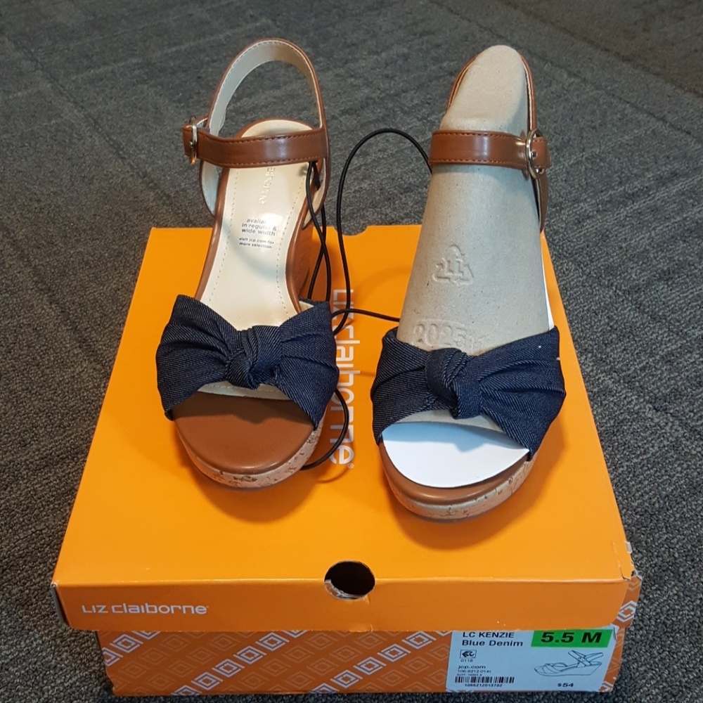 NWT Liz Claiborne Wedges